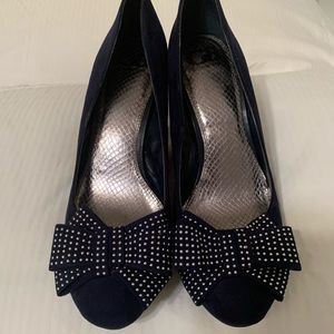Gianni Bini 9.5 Navy Blue Closed Toe Wedge w/ Bow
